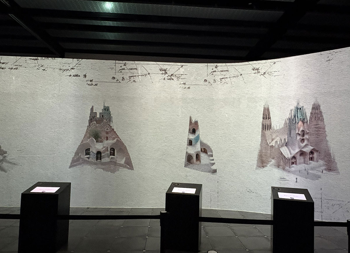 NAKED meets ガウディ展
