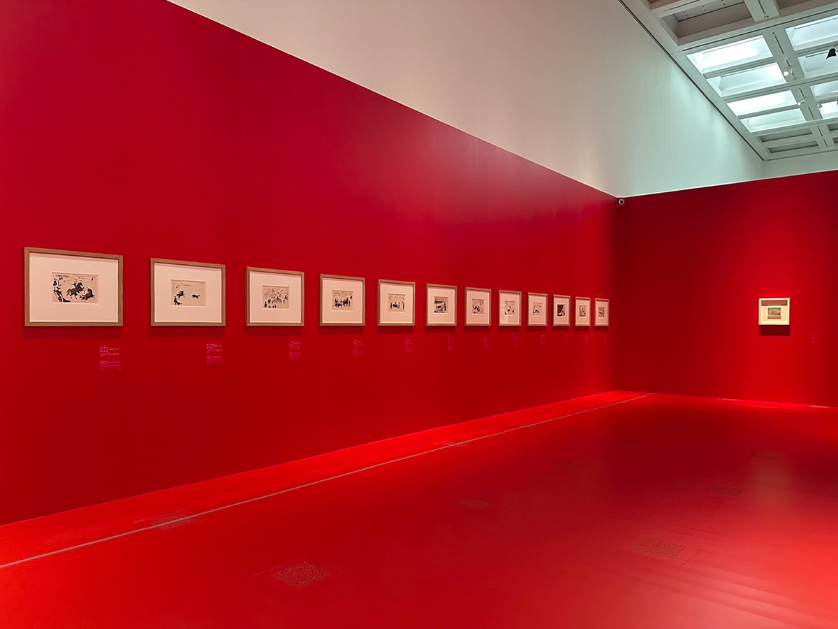 「ピカソ meets ポール・スミス　遊び心の冒険へ」国立新美術館　2026年　展示風景