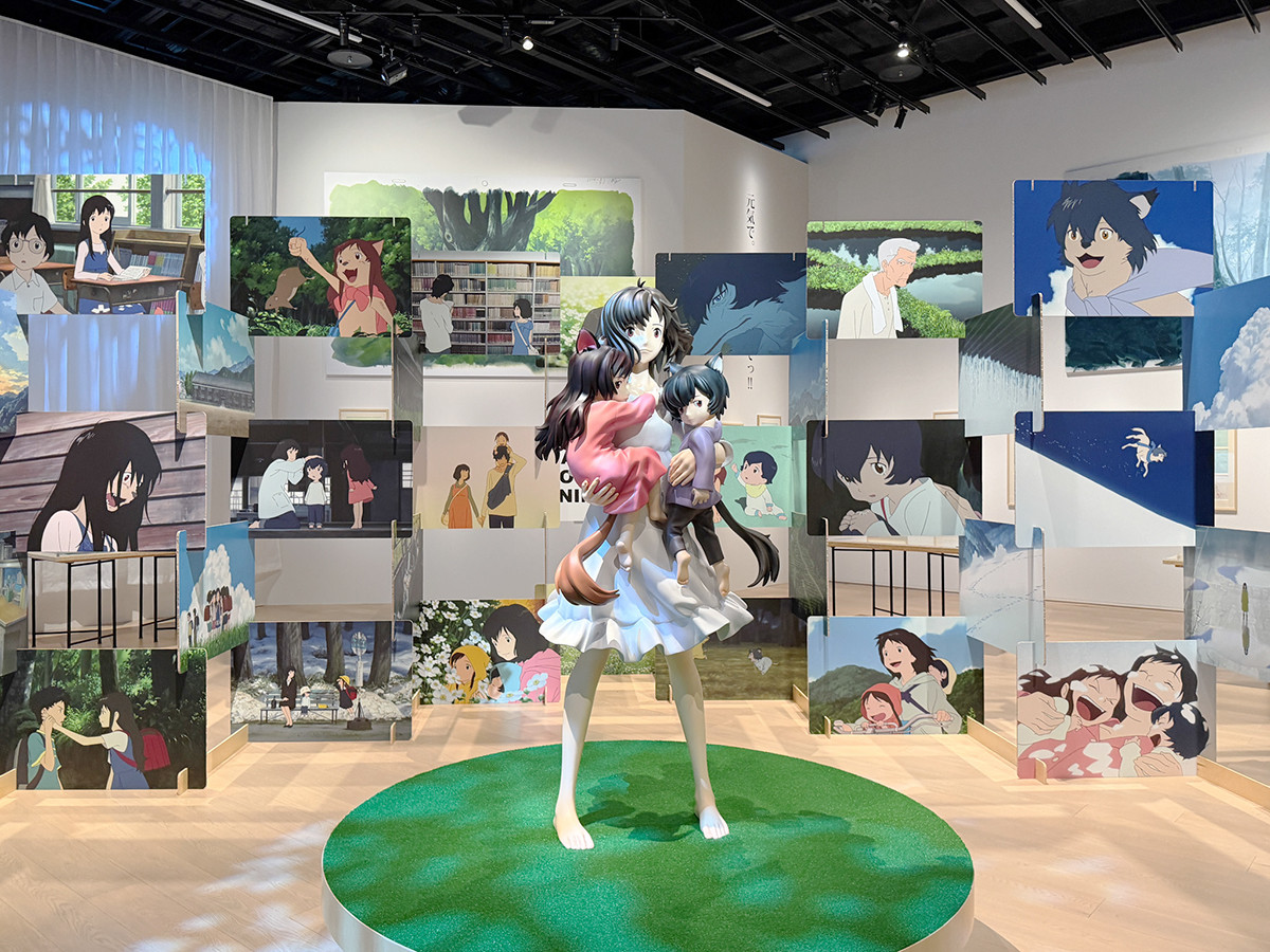 CREATIVE MUSEUM TOKYO「細田守の原点/展」会場より 『おおかみこどもの雨と雪』エリア