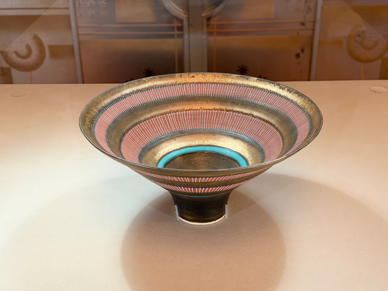 東京都庭園美術館「ルーシー・リー展―東西をつなぐ優美のうつわ―」会場