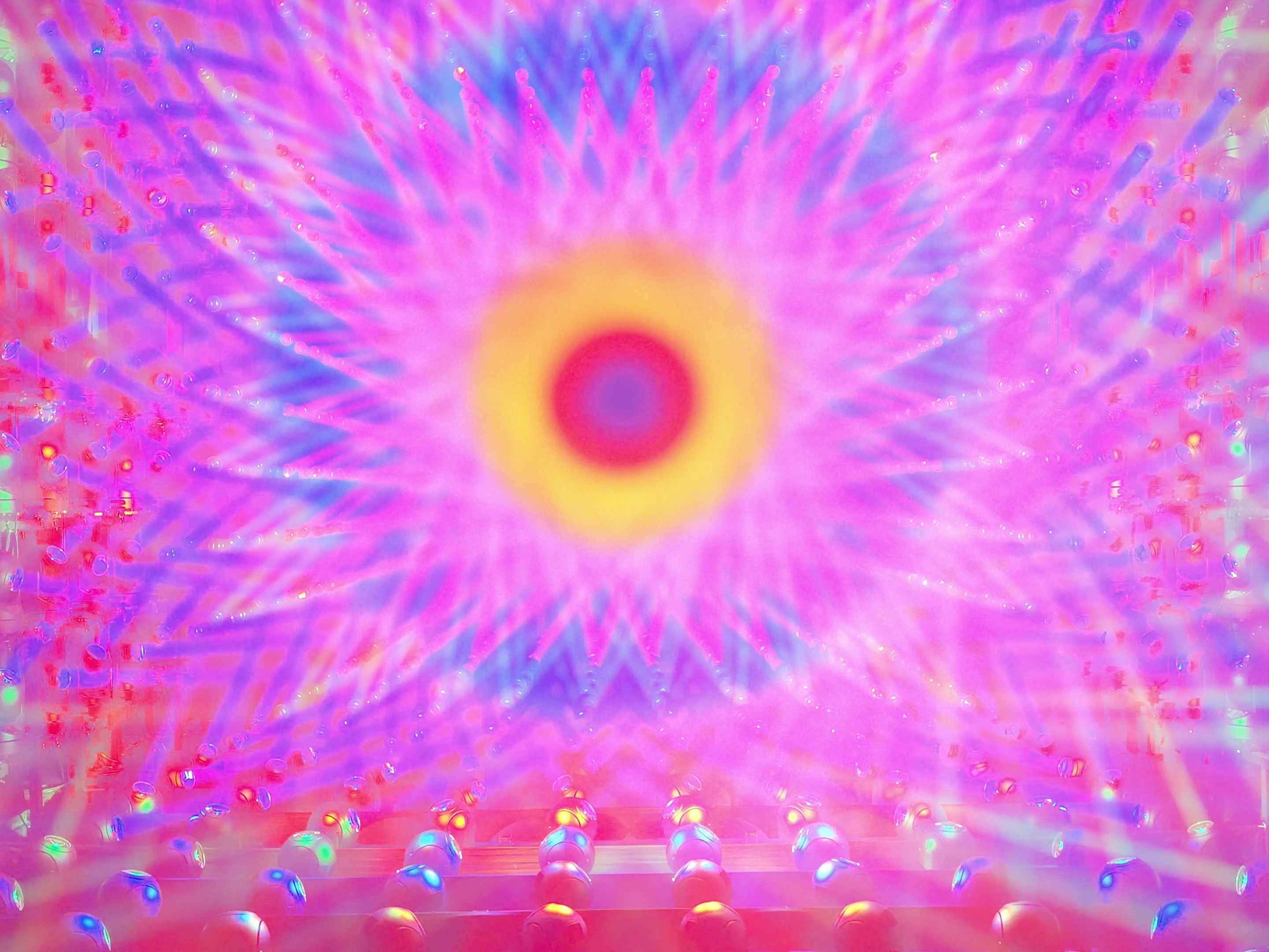 森ビル デジタルアート ミュージアム:エプソン チームラボボーダレス「Light Sculpture - Flow」