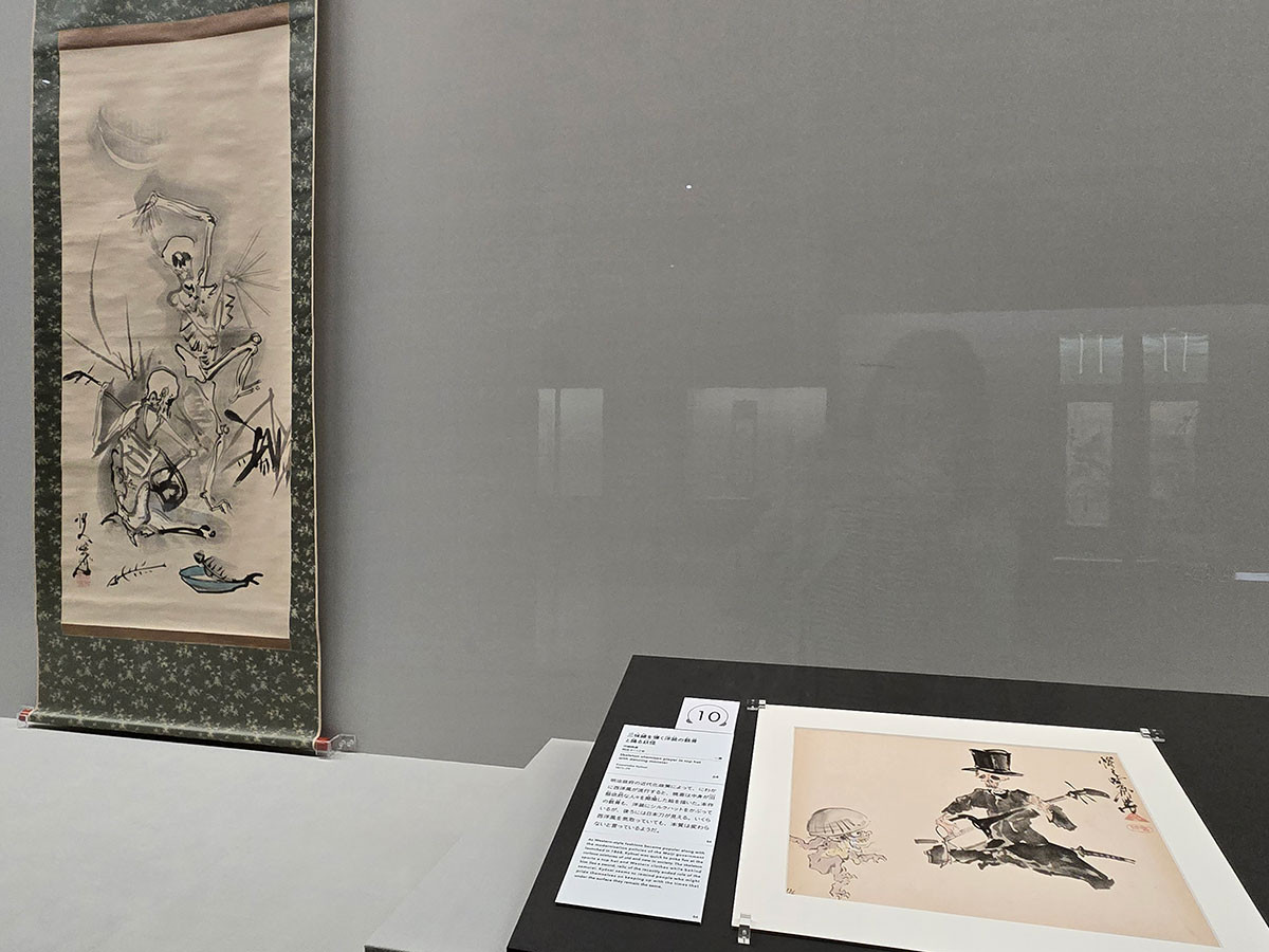 骸骨って音楽好きな気がします（左）《月下骸骨宴会図》、（右）《三味線を弾く洋装の骸骨と踊る妖怪》　ダビッド・モルレー旧蔵