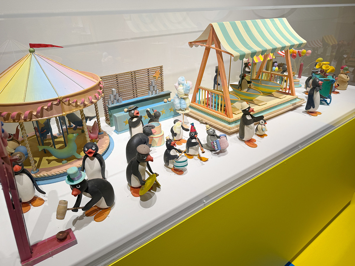 YURAKUCHO MUSEUM「可愛いだけじゃない！？ピングー展」会場より　ミニチュア写真家・見立て作家 田中達也さんとのコラボレーション展示