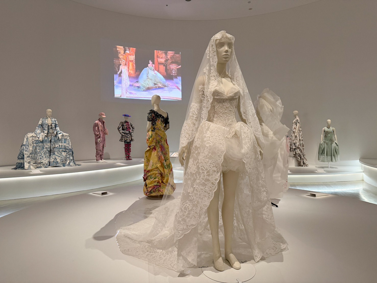 横浜美術館「マリー・アントワネット・スタイル」会場