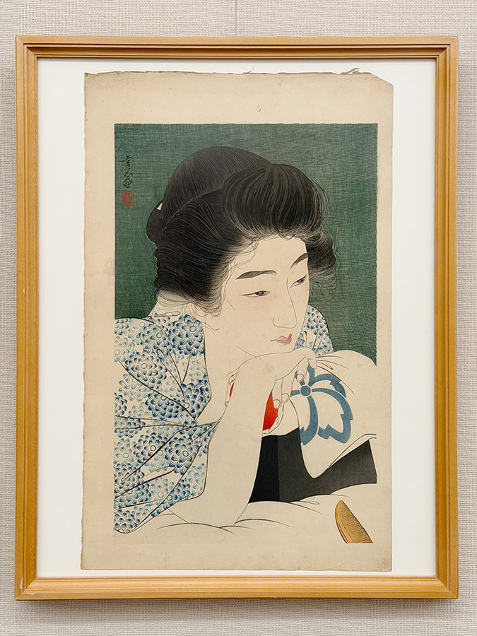 太田記念美術館「没後50年記念 鳥居言人 歌舞伎絵と新版画」会場より 《朝寝髪》昭和6年(1931)11月 株式会社劇雅堂