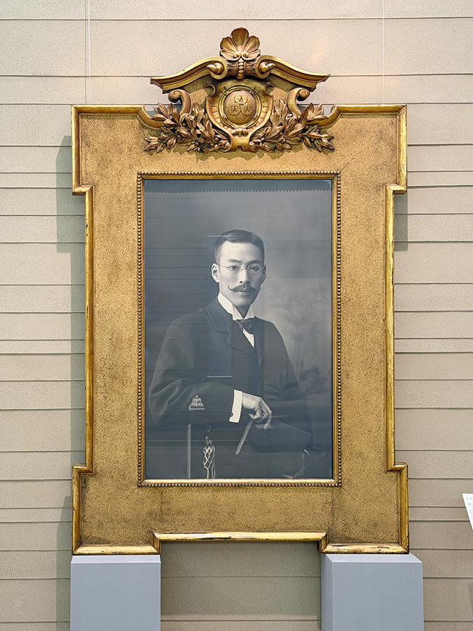 泉屋博古館東京「特別展 没後100年記念 住友春翠―仕合せの住友近代美術コレクション」会場より　《住友春翠肖像写真》明治時代 泉屋博古館