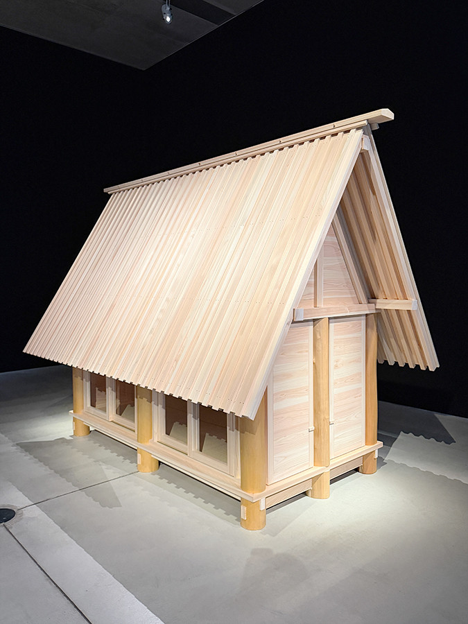 21_21 DESIGN SIGHT「方丈記に学ぶ –生きるを編み直す小さな建築–」会場より 2m26《living with》