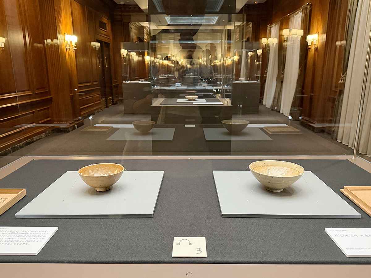 三井記念美術館「館蔵の茶碗100撰―国宝から手造茶碗まで―」会場より 三井記念美術館「館蔵の茶碗100撰―国宝から手造茶碗まで―」会場
