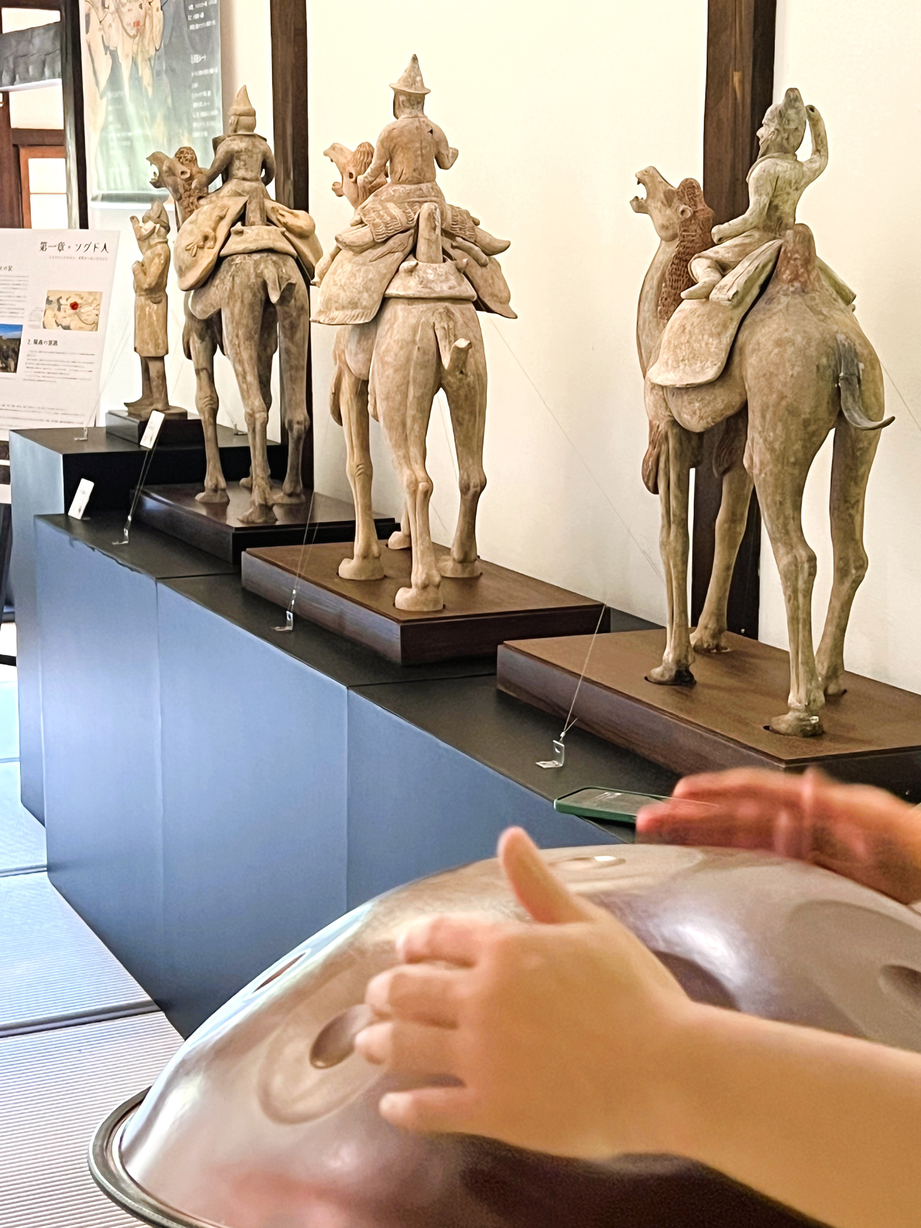 特別企画・展覧会「シルクロードの商人」× ハンドパン演奏