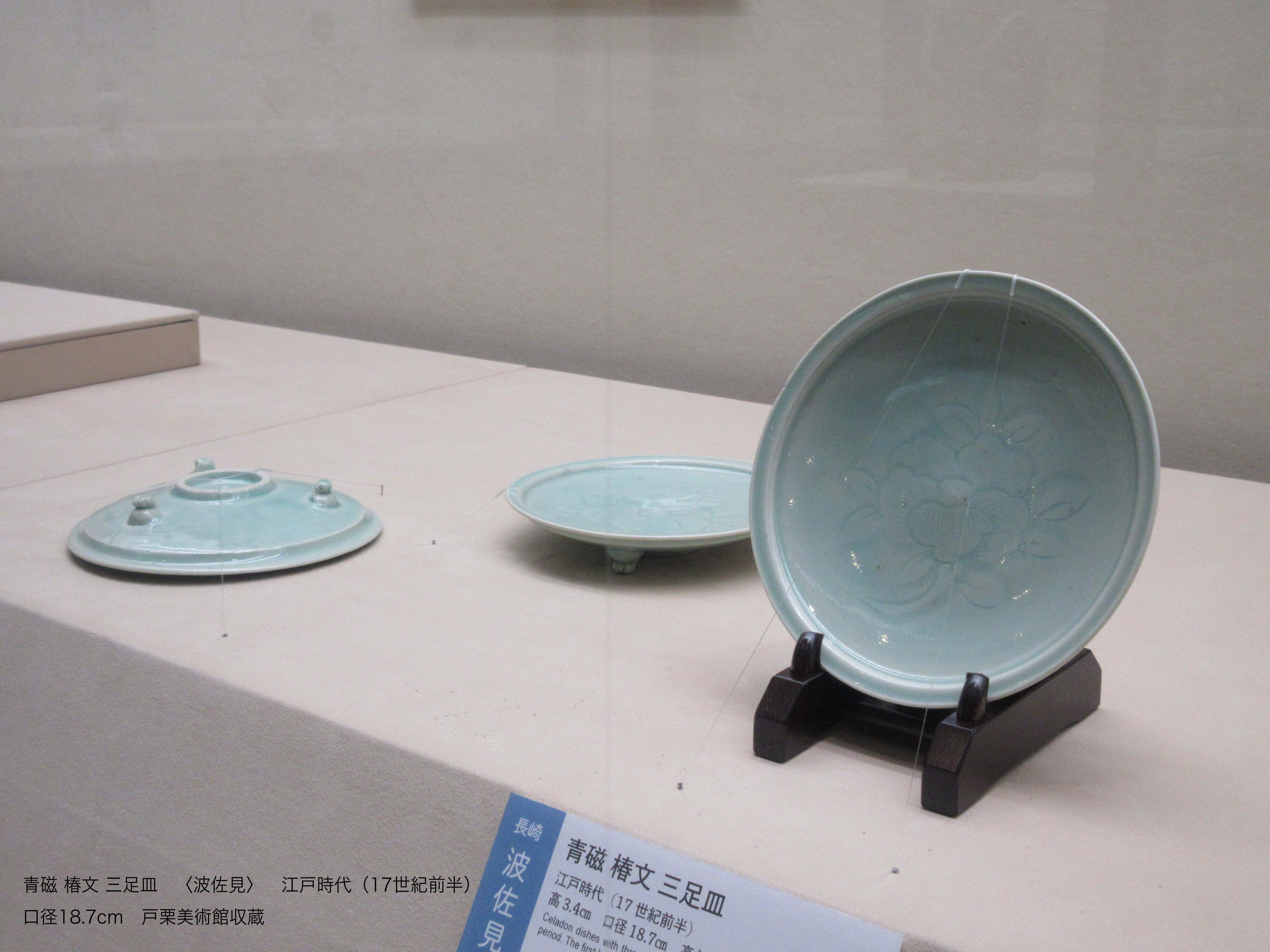 戸栗美術館「めぐってたのしい 佐賀・長崎のやきもの展」会場　第2展示室より　長崎・波佐見の磁器