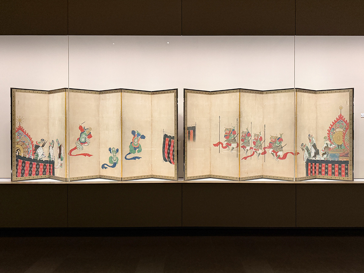 根津美術館「舞楽装束　受け継がれる染織の美」会場より　久隅守景《舞楽図屏風》江戸時代・17世紀　根津美術館