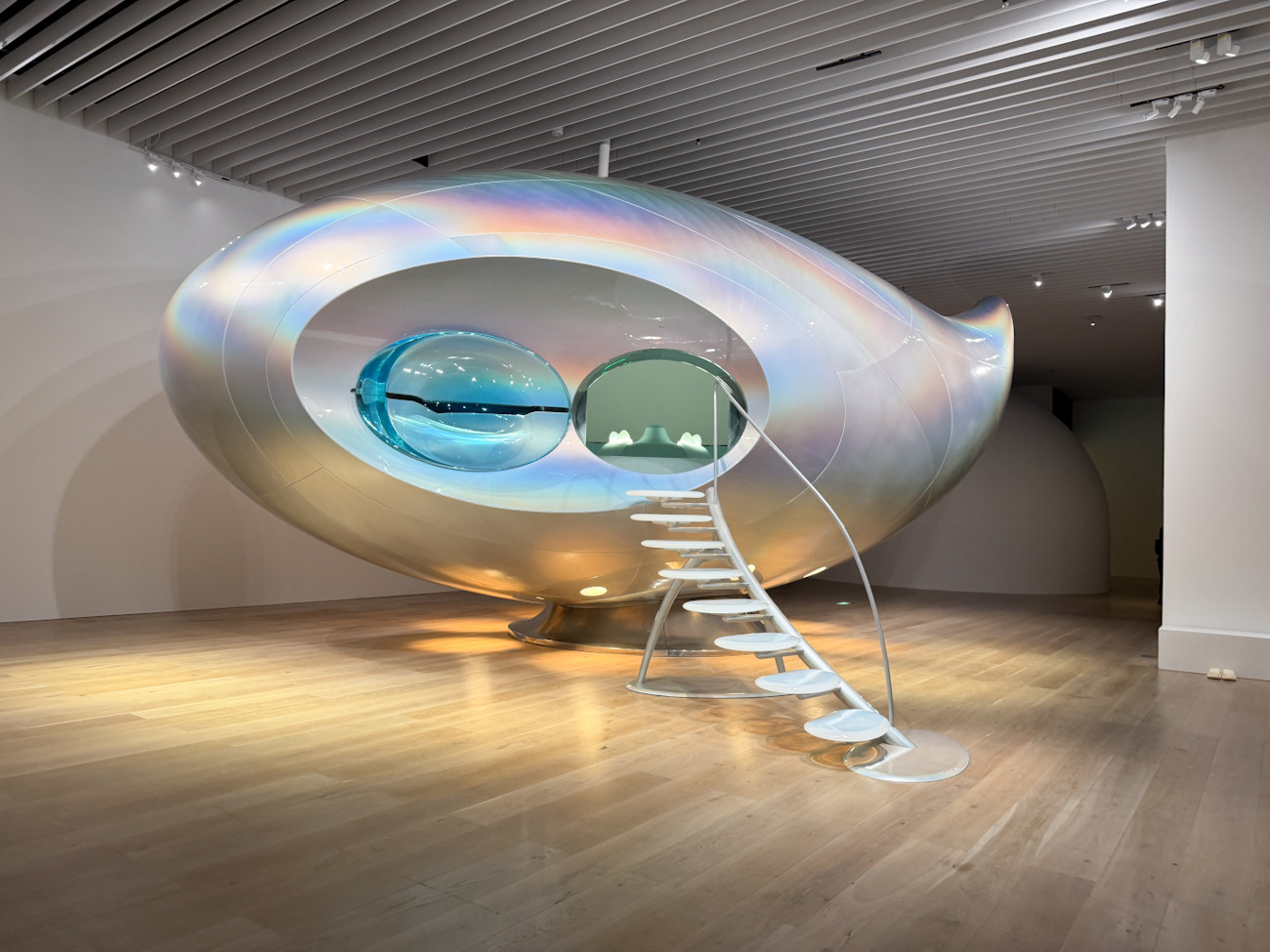アート×テクノロジーで時空を超える！圧巻の30年─ 森美術館「森万里子：燦燦（さんさん）」