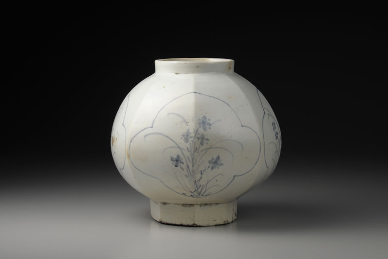 白磁を飾る青―朝鮮時代の青花(せいか)」 | 展覧会 | アイエム