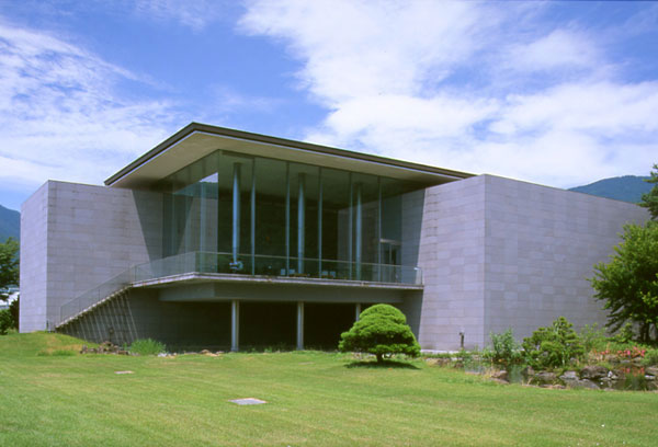 櫛・簪（くし・かんざし）の美