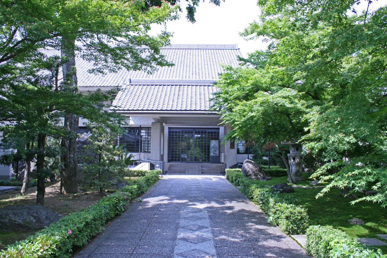 「若冲展　釈迦三尊像と動植綵絵120年ぶりの再会」