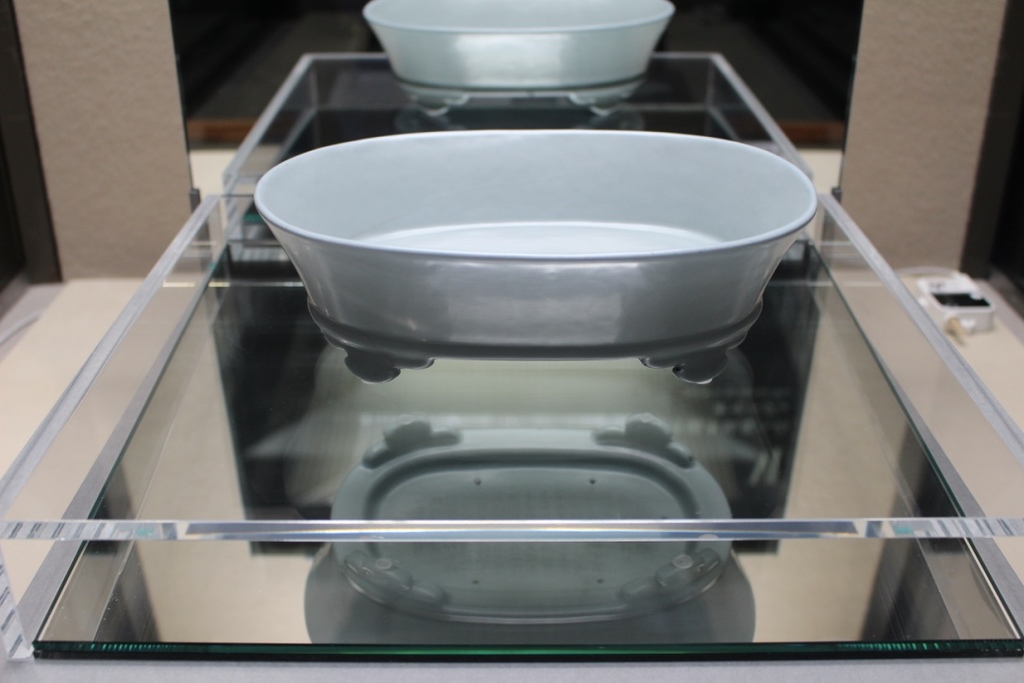宋汝窯 天青釉蝶紋 四足水仙盆 景徳鎮 陶磁器 装飾品 現代工芸品 美術品 置物 Amazon.co.jp: 宋汝窯 天青釉蝶紋 四足水仙盆 景徳鎮 陶磁器