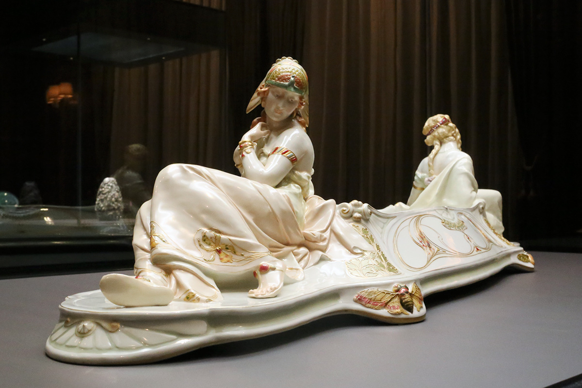 アール・ヌーヴォーの装飾磁器