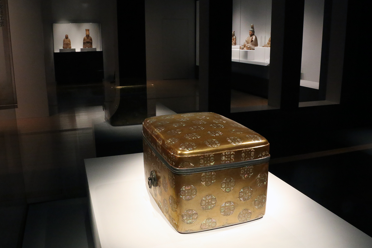 六本木開館10周年記念展 神の宝の玉手箱 | レポート | アイエム