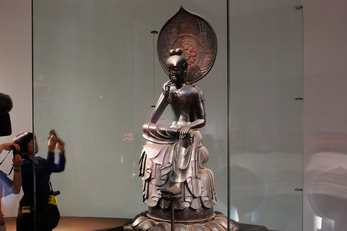 特別展「ほほえみの御仏―二つの半跏思惟像―」