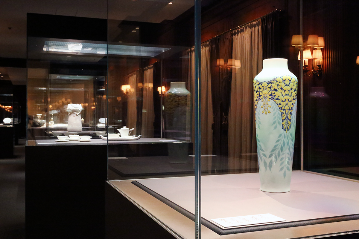 アール・ヌーヴォーの装飾磁器