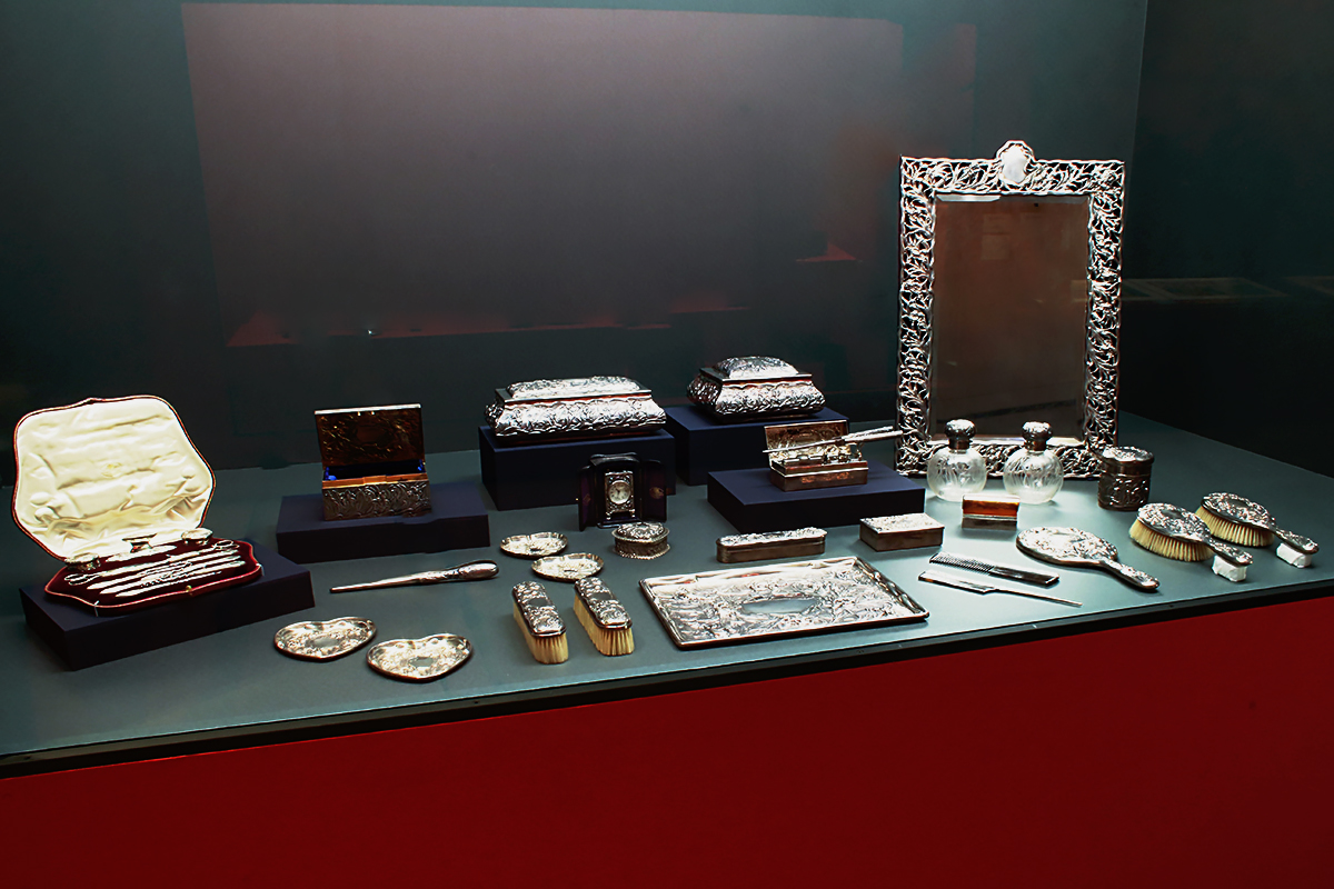 モダン美人誕生－岡田三郎助と近代のよそおい