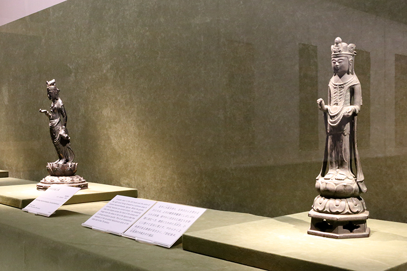 救いとやすらぎのほとけ ─ 菩薩