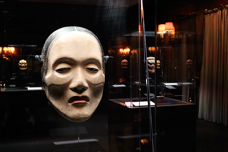 能面と能装束 ─ みる・しる・くらべる ─