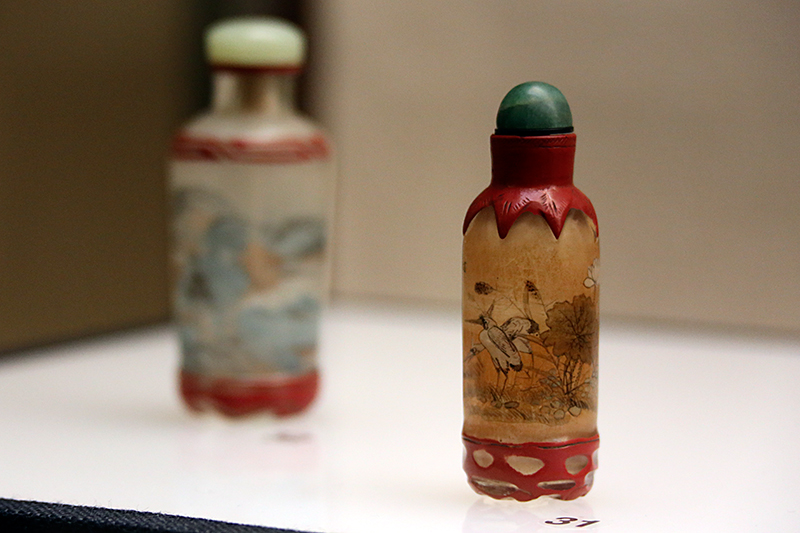 「ビエンコ」ってナンダ！？ガラスの鼻煙壺　─ 清朝の嗅ぎたばこ入れ ─