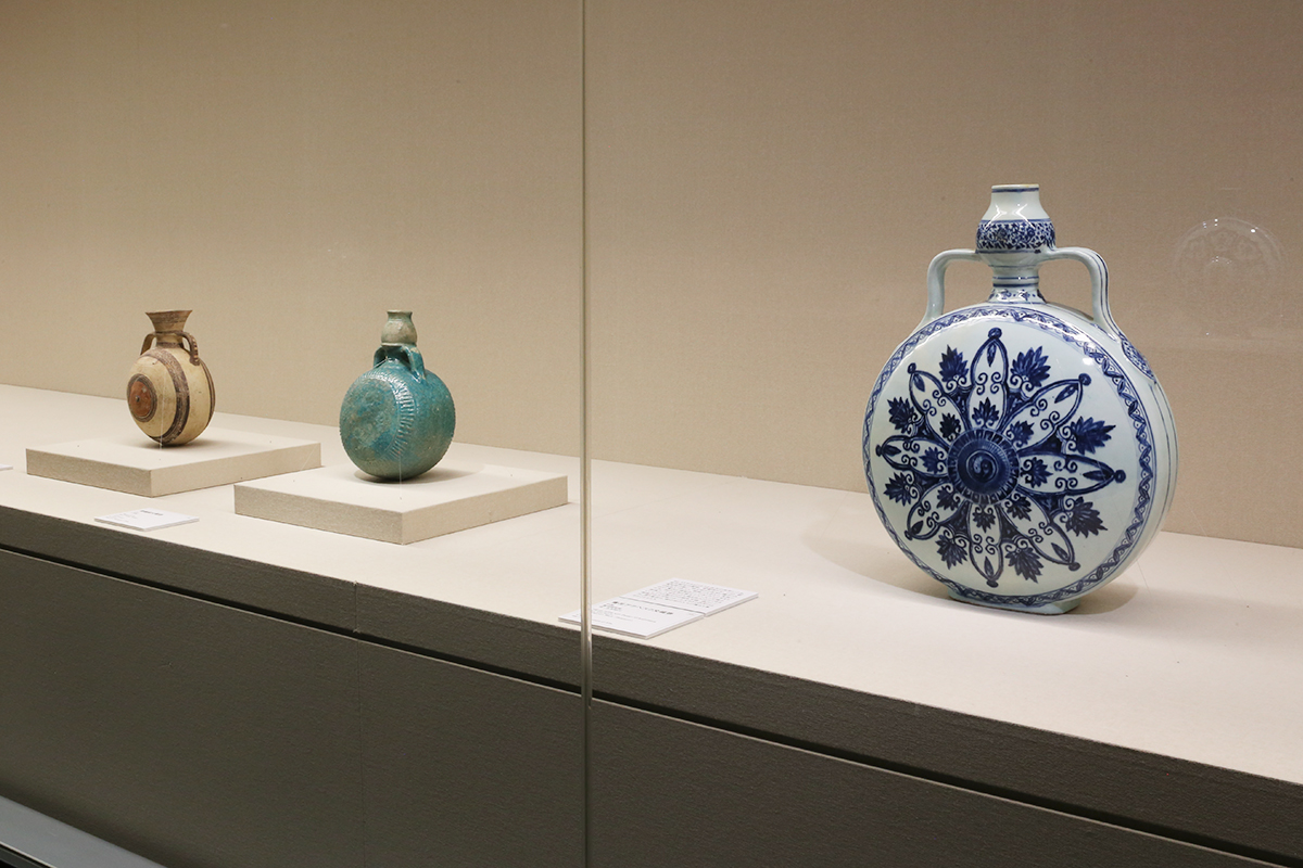 染付 ― 世界に花咲く青のうつわ | レポート | アイエム