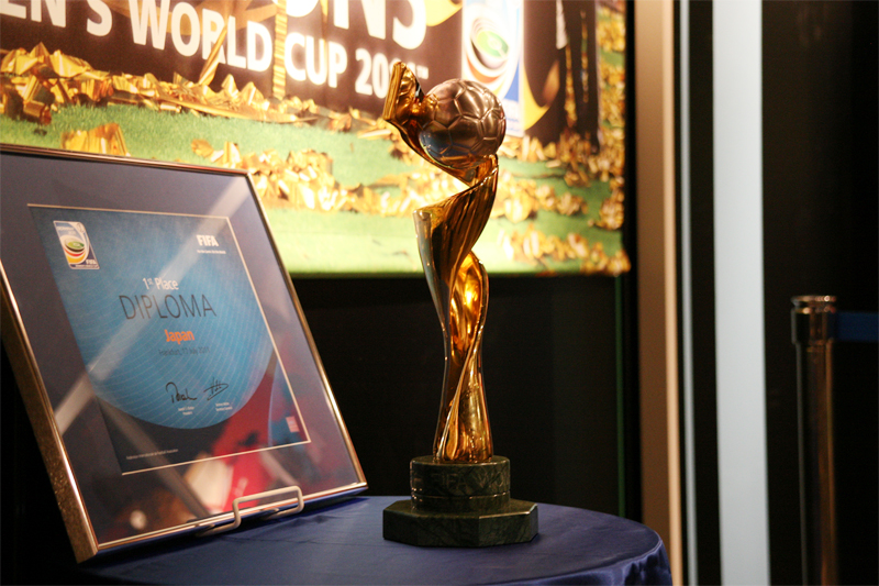 FIFA女子ワールドカップ2011 トロフィー3Dレプリカ FIFA女子ワールドカップドイツ2011 トロフィー」一般公開 | レポート